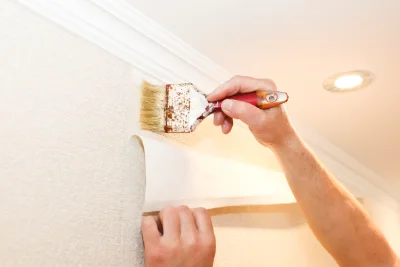 Pose de papier peint à Curvalle — revêtements muraux et toiles de verre